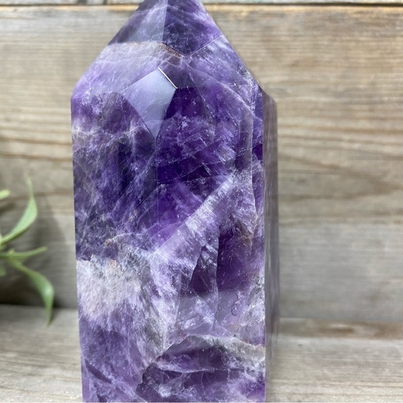 LARGE Dream Amethyst Tower - Picture 4 of 4